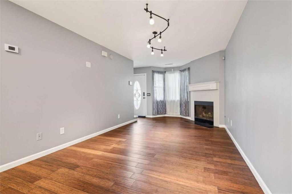 1001 Hillsborough Chse