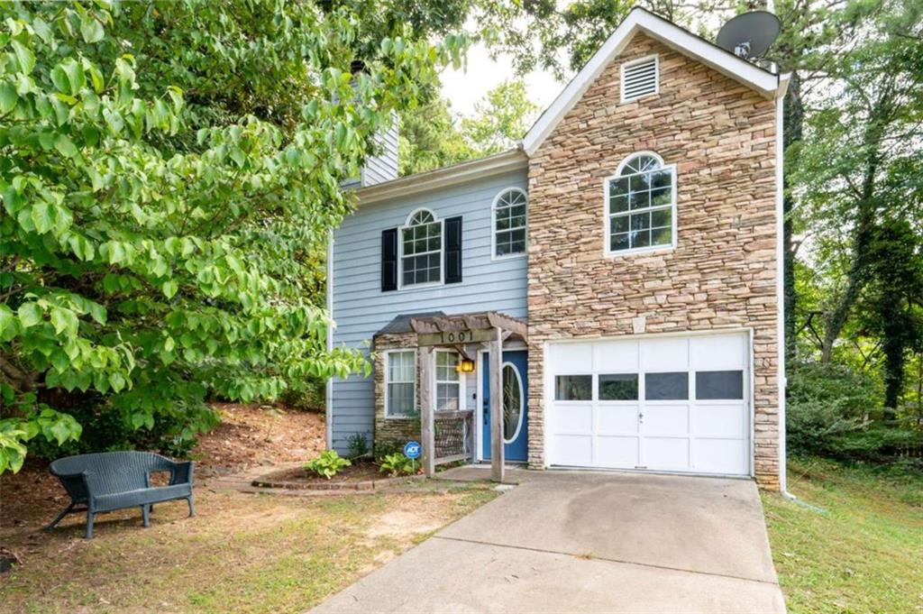1001 Hillsborough Chse
