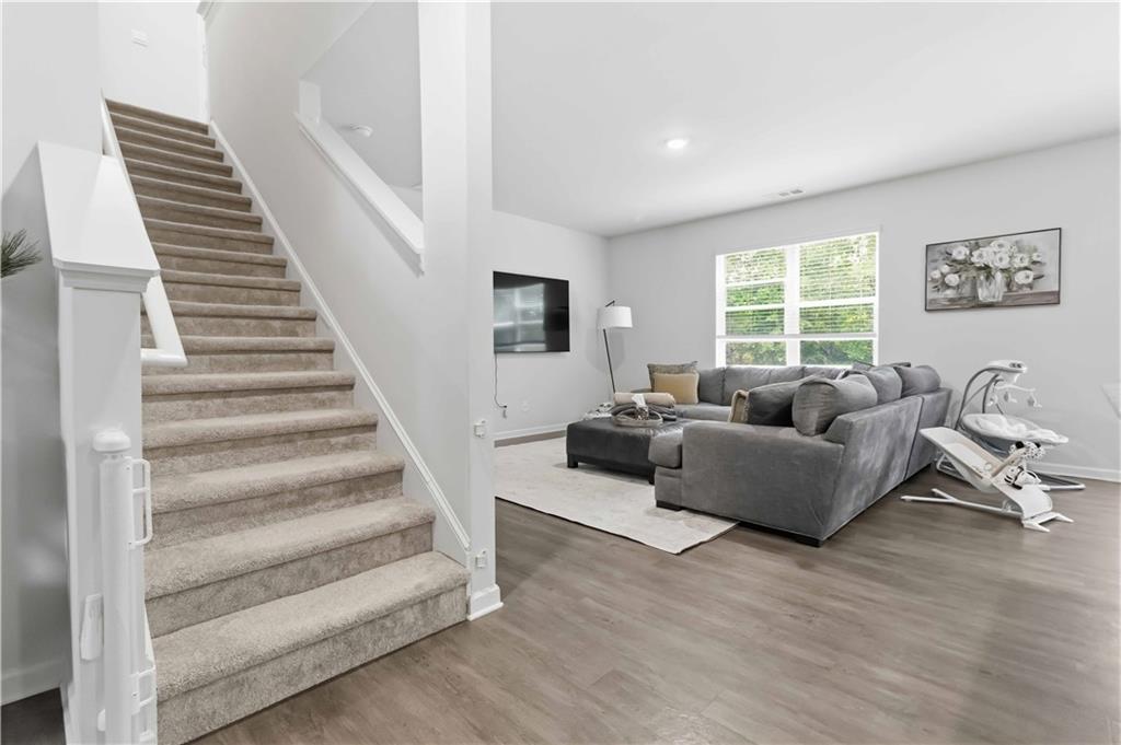 375 Starbuck Parkway