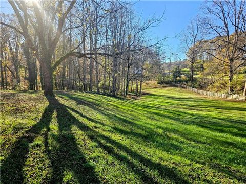 A home in Dahlonega