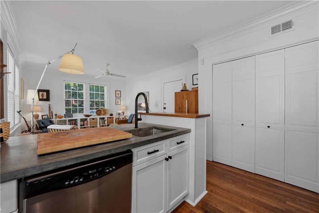 824 Greenwood Avenue NE 1