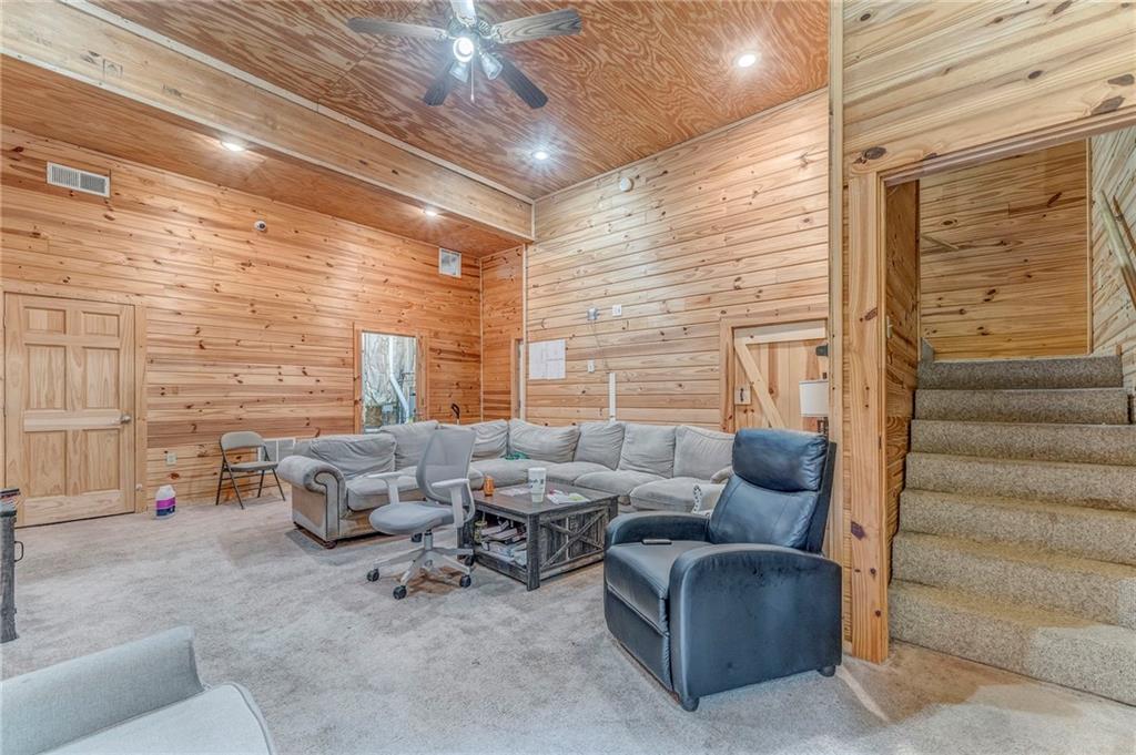 East of White/Pinelog - Residential