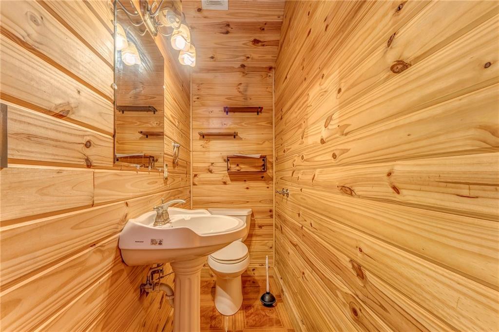 East of White/Pinelog - Residential