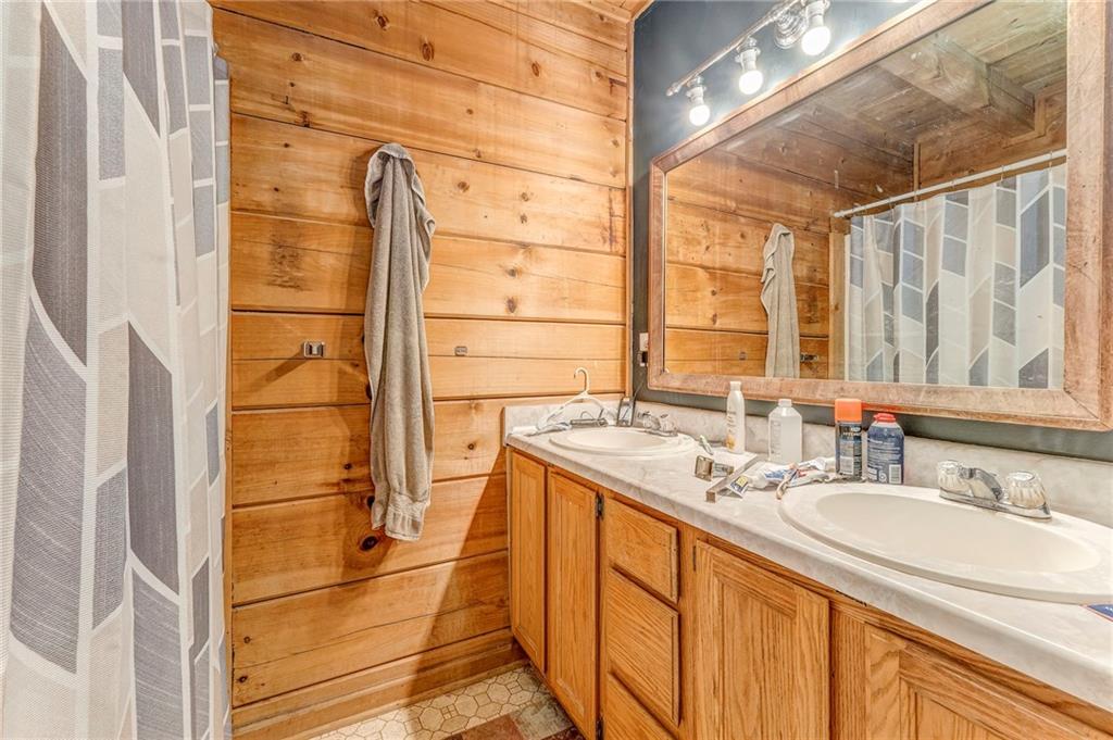 East of White/Pinelog - Residential