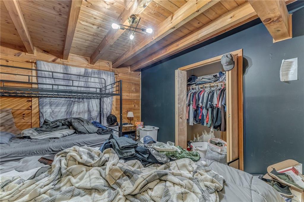 East of White/Pinelog - Residential