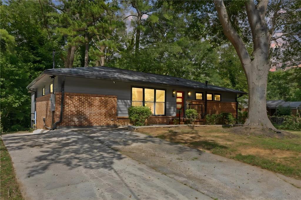 266 Simon Terrace NW