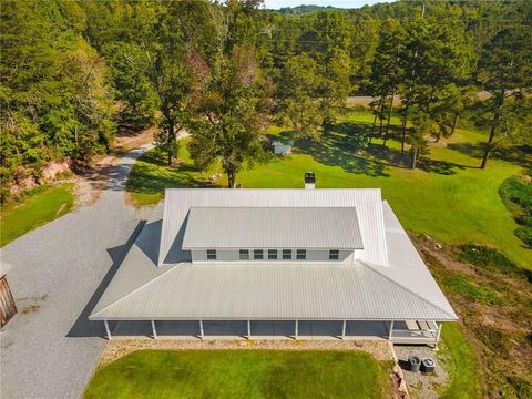 A home in Dawsonville