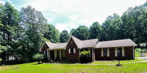 Homes For Sale - 760 Pine Needle Road<br/> Hampton, GA 30228