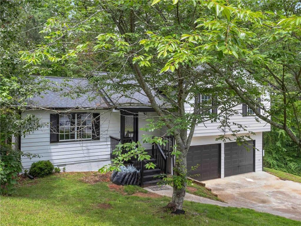 225 Hampton Drive - Photo 2