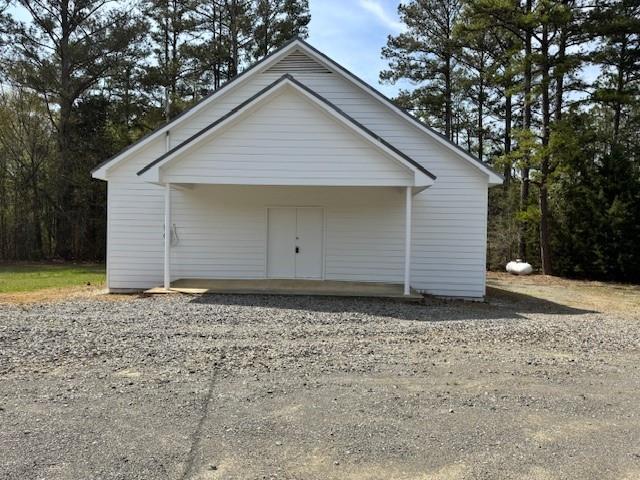 Church building that can be used for many possibilities. Needs some attention but has so much potential.