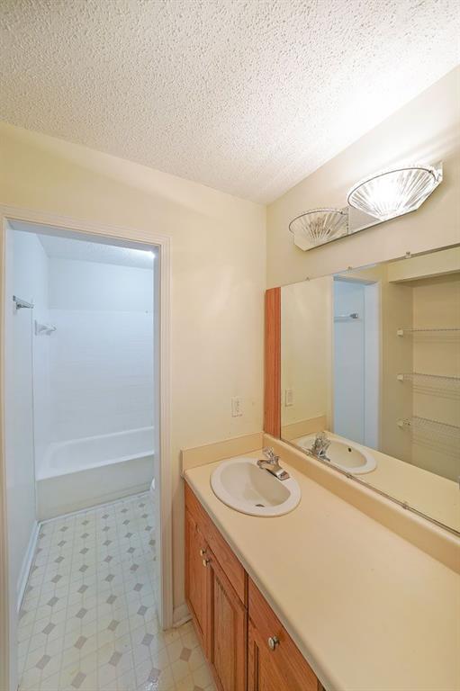 Northlake Manor - Residential