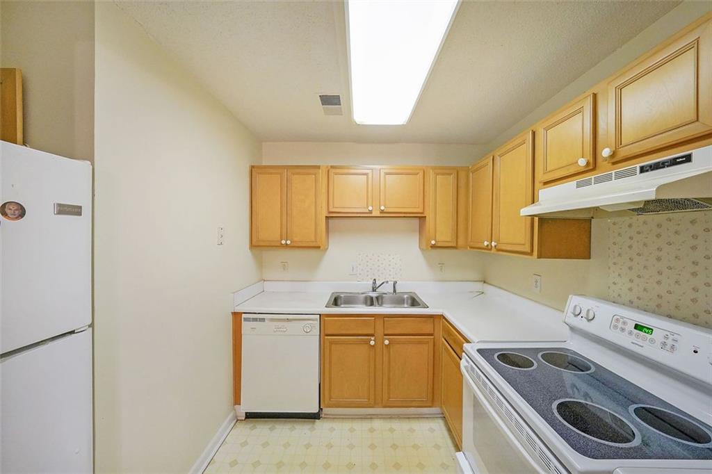 Northlake Manor - Residential