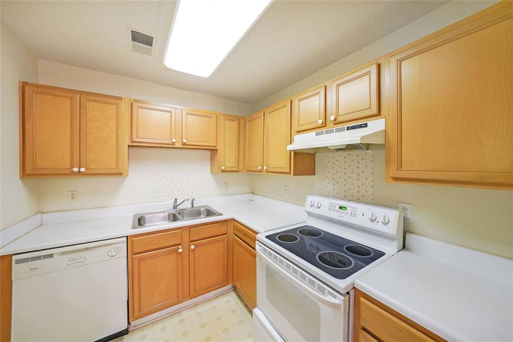 Northlake Manor - Residential