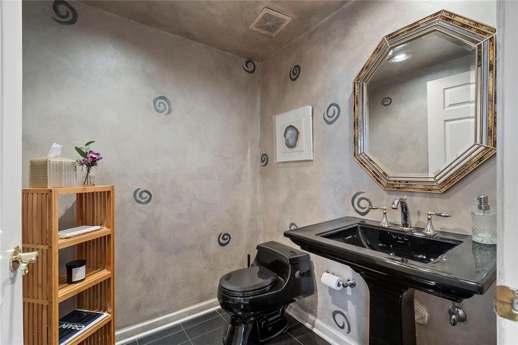 3636 Habersham Road NW 2404