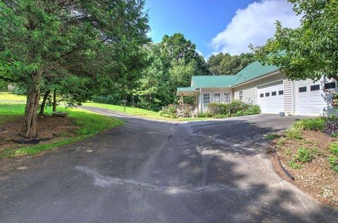 A home in Adairsville