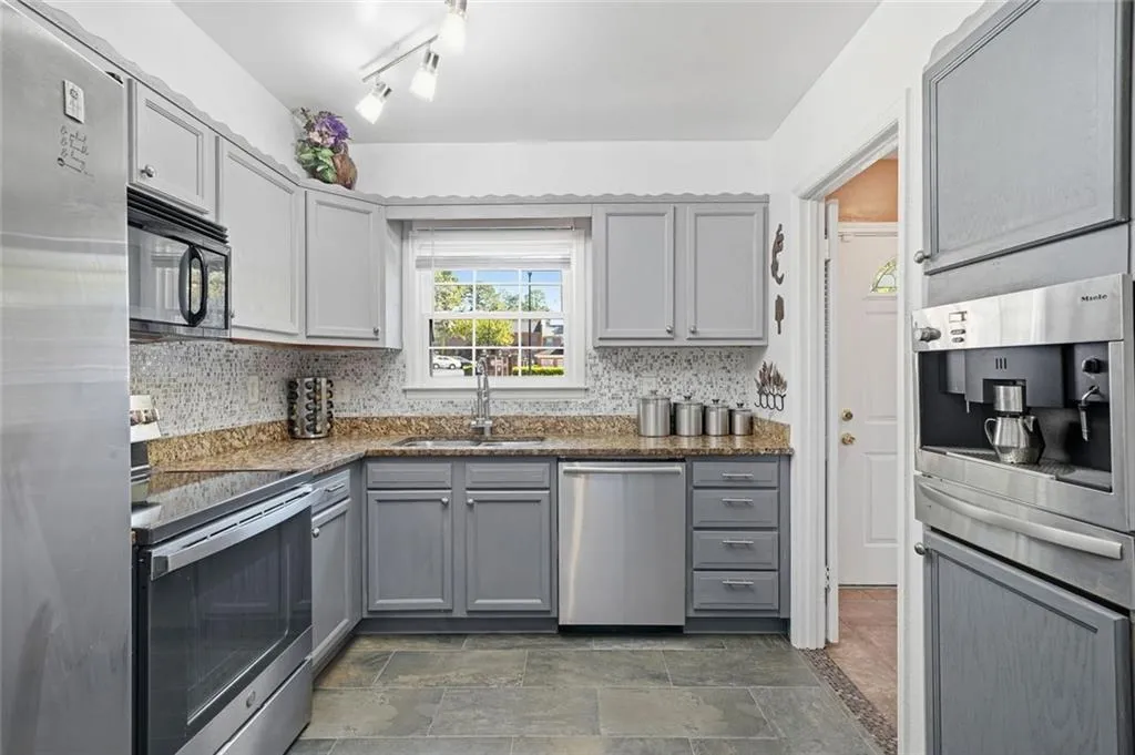 Decatur, Georgia 30032, United States, 3 Bedrooms Bedrooms, ,3 BathroomsBathrooms,Residential,Active,229612