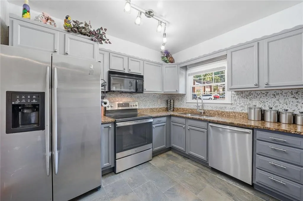 Decatur, Georgia 30032, United States, 3 Bedrooms Bedrooms, ,3 BathroomsBathrooms,Residential,Active,229612