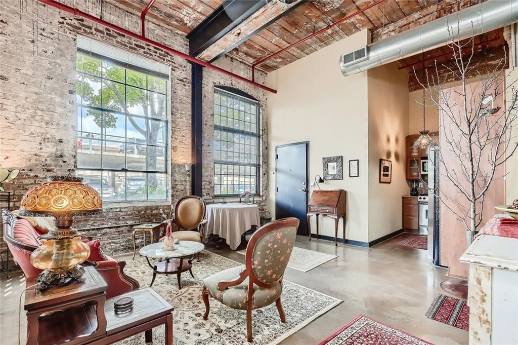 170 Boulevard SE F101