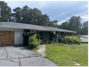 Calling all investors, flippers, and visionaries! This Riverdale property offers incredible potential with a projected ARV of $310,000–$350,000. Similar comps in the area are selling for around $160,000, making this an opportunity you won’t want to miss.
The home has sustained fire damage and is being sold as-is, making it perfect for those ready to roll up their sleeves and create instant equity. Situated in a desirable neighborhood with convenient access to shopping, dining, and major highways, this property has all the right ingredients for a profitable flip or rental investment.