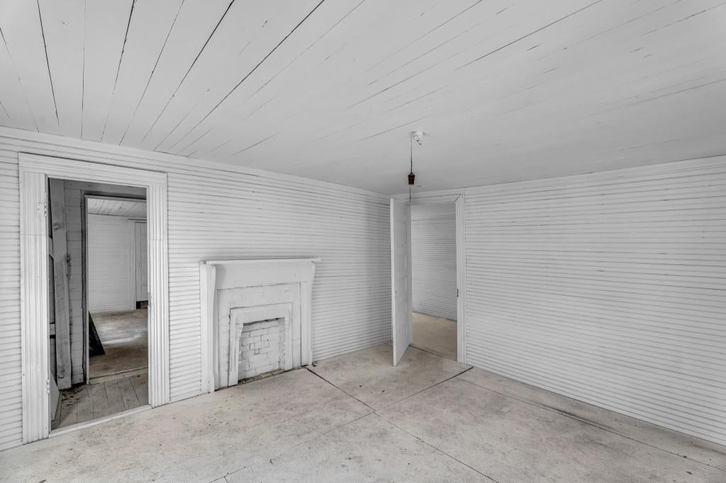 119 E Johnson Street