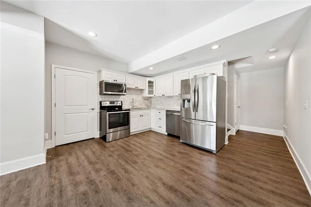 Canton, Georgia 30115, United States, 7 Bedrooms Bedrooms, ,5 BathroomsBathrooms,Residential,Active,167250