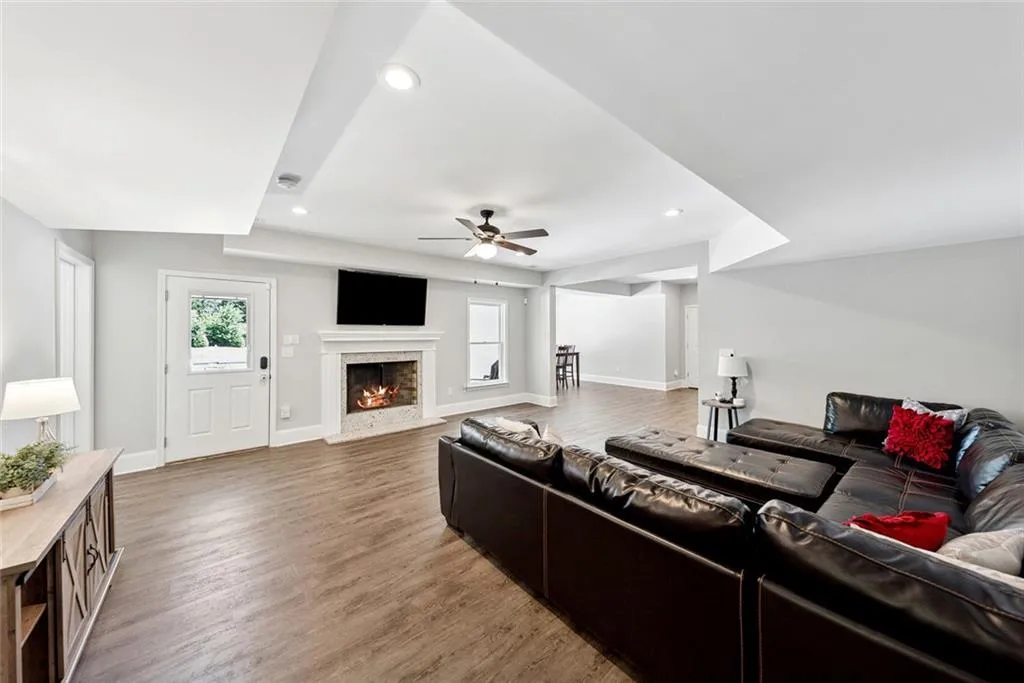 Canton, Georgia 30115, United States, 7 Bedrooms Bedrooms, ,5 BathroomsBathrooms,Residential,Active,167250