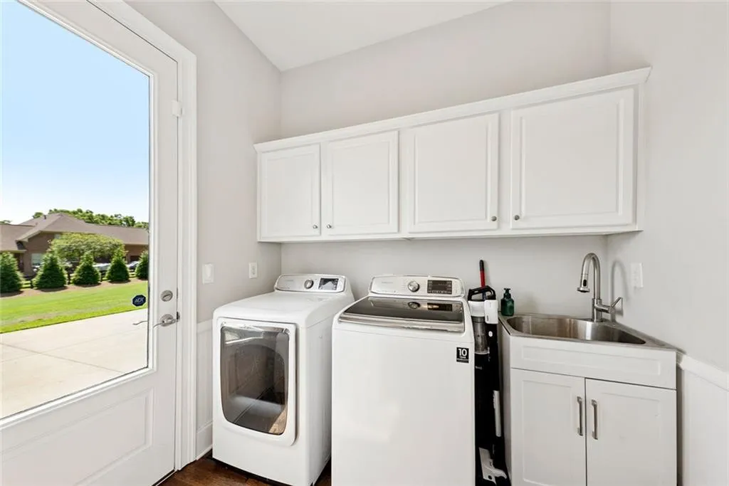 Canton, Georgia 30115, United States, 7 Bedrooms Bedrooms, ,5 BathroomsBathrooms,Residential,Active,167250