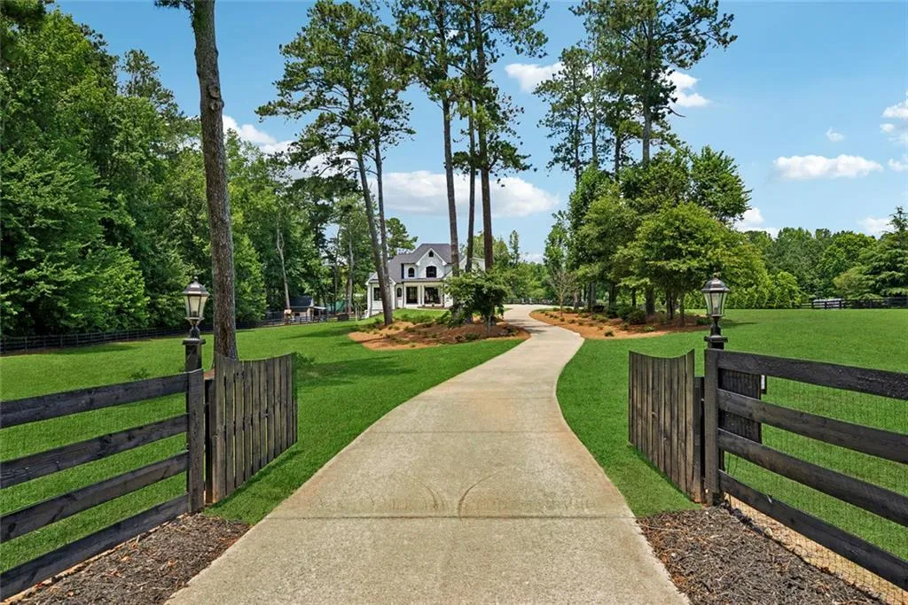 Canton, Georgia 30115, United States, 7 Bedrooms Bedrooms, ,5 BathroomsBathrooms,Residential,Active,167250