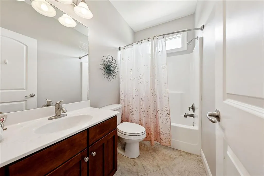 Canton, Georgia 30115, United States, 7 Bedrooms Bedrooms, ,5 BathroomsBathrooms,Residential,Active,167250