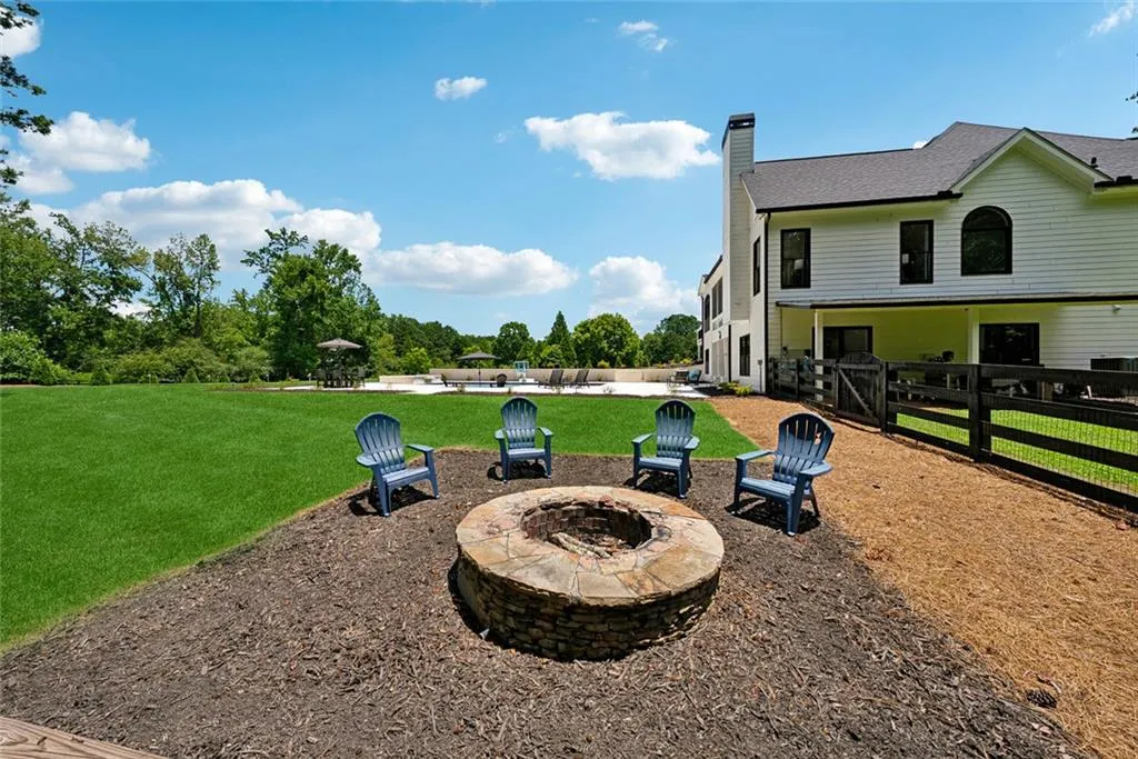 Canton, Georgia 30115, United States, 7 Bedrooms Bedrooms, ,5 BathroomsBathrooms,Residential,Active,167250