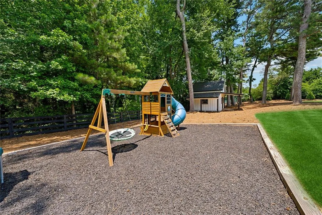 Canton, Georgia 30115, United States, 7 Bedrooms Bedrooms, ,5 BathroomsBathrooms,Residential,Active,167250