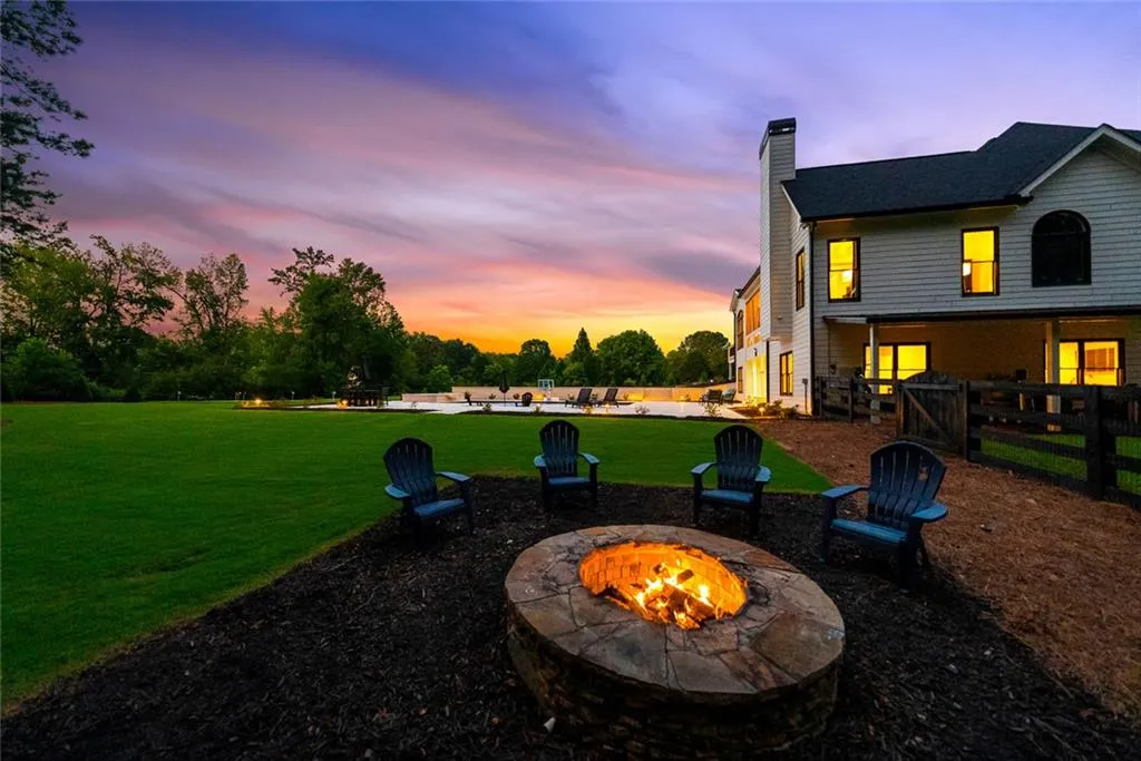 Canton, Georgia 30115, United States, 7 Bedrooms Bedrooms, ,5 BathroomsBathrooms,Residential,Active,167250