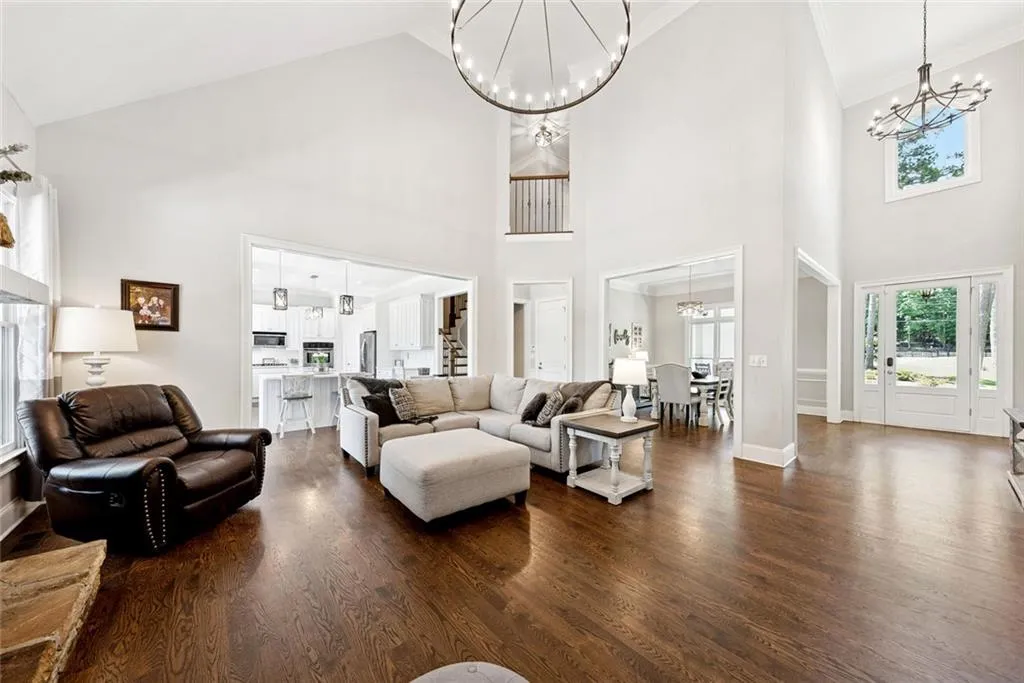 Canton, Georgia 30115, United States, 7 Bedrooms Bedrooms, ,5 BathroomsBathrooms,Residential,Active,167250