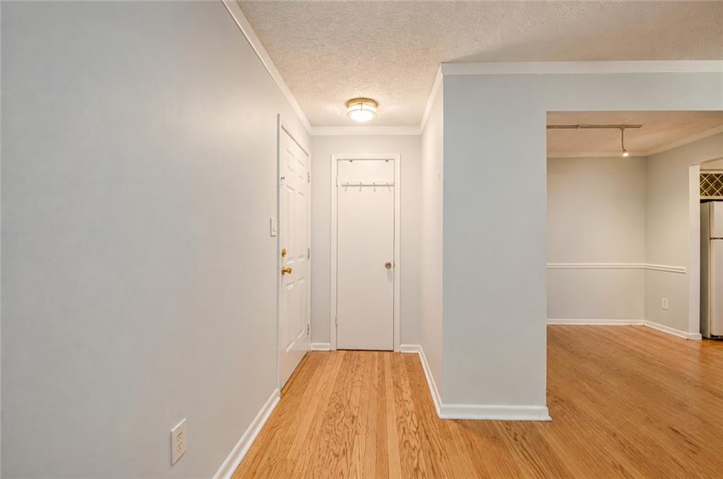 5143 Roswell Road 8