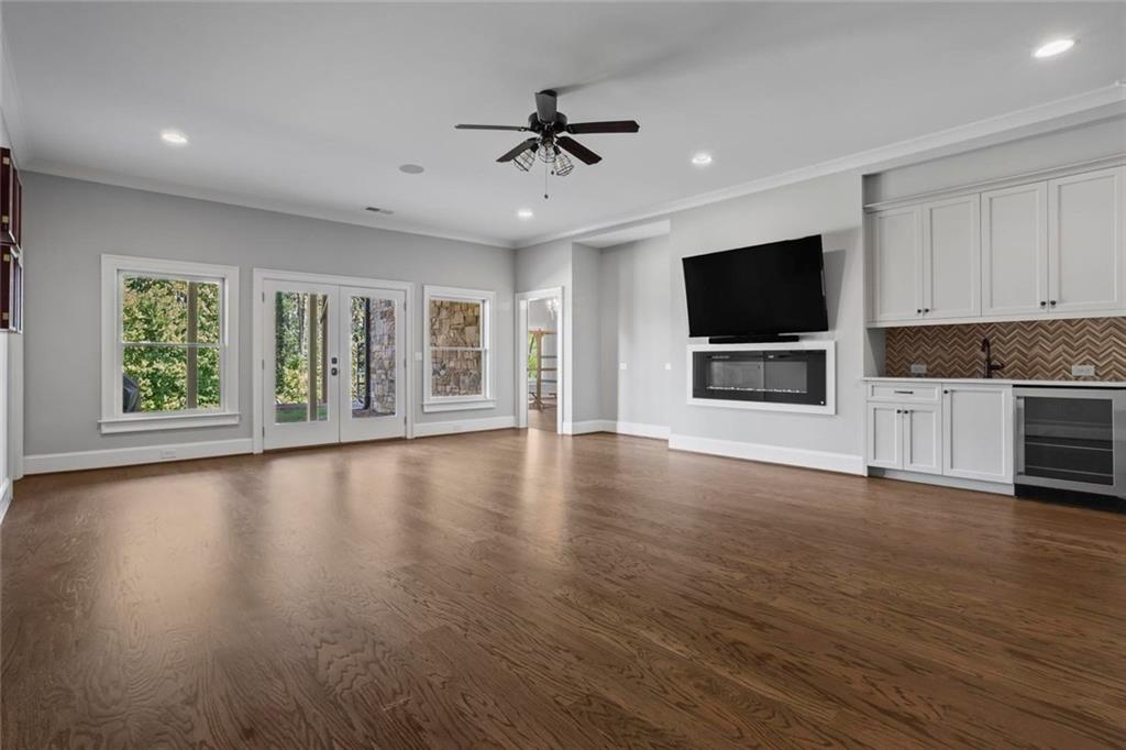 Hickory Lakeside - Residential