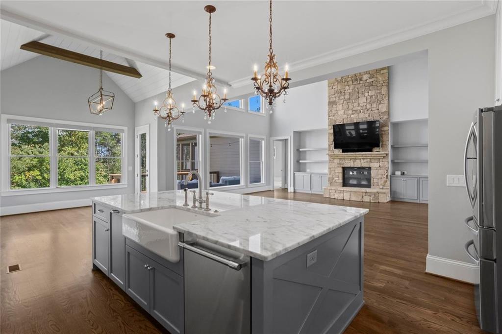 Hickory Lakeside - Residential