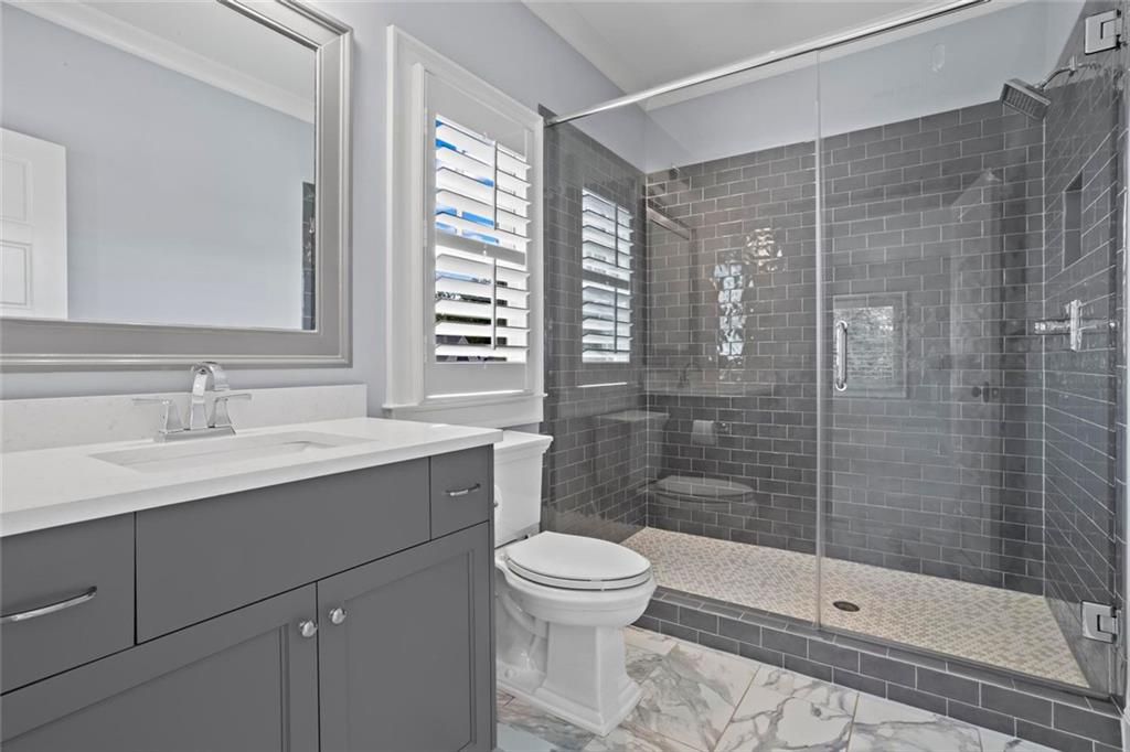 Hickory Lakeside - Residential