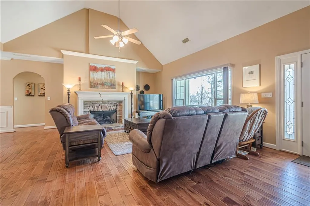 Canton, Georgia 30114, United States, 3 Bedrooms Bedrooms, ,3 BathroomsBathrooms,Residential,Active,76729