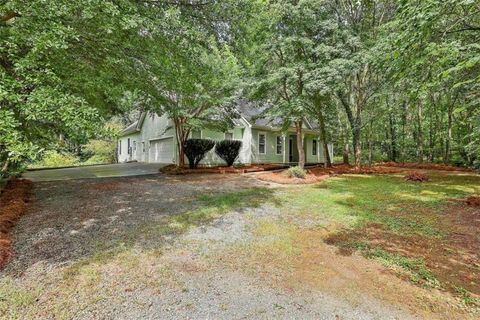 Homes For Sale - 615 New Hope Road<br/> Fayetteville, GA 30214