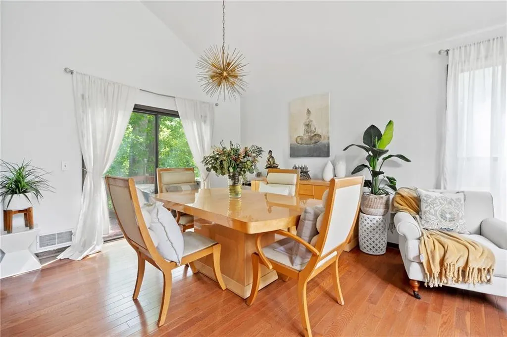 Kennesaw, Georgia 30152, United States, 3 Bedrooms Bedrooms, ,2 BathroomsBathrooms,Residential,Active,125976