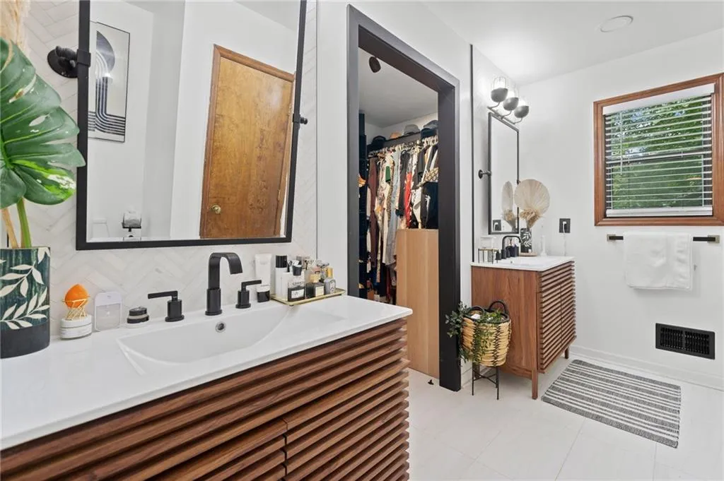 Kennesaw, Georgia 30152, United States, 3 Bedrooms Bedrooms, ,2 BathroomsBathrooms,Residential,Active,125976