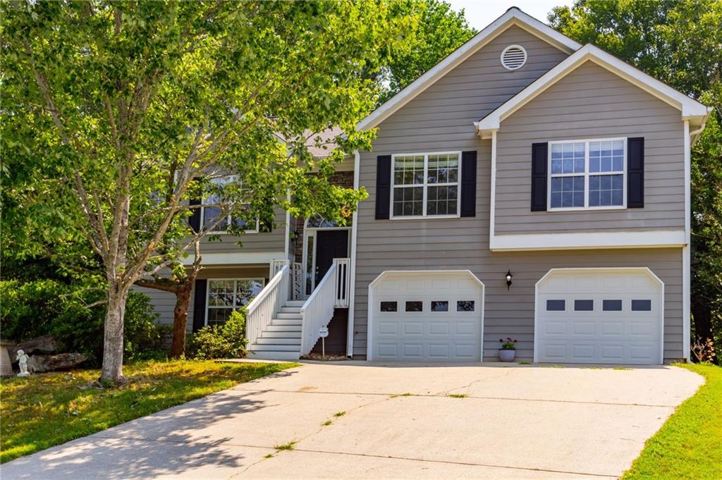 RENOVATED & MOVE IN READY! Top Rated Gwinnett Schools. Spacious cul-de-sac Home within Walking Distance to Downtown Sugar Hill.
NEW Designer Paint. NEW Quartz Kitchen & Bathroom Counter-Tops. NEW Stainless Steel Kitchen Appliances. NEW Light Fixtures. NEW Carpet & Flooring. 4 Bedrooms, 3 Bathroom House with Huge Finished Bonus Room. Vaulted Ceiling in Master Bedroom with Large Sitting Room and Views to the Private Backyard Retreat. 2 Additional Bedrooms on the Main Level. The lower level features another Generous size Bedroom, Full Bathroom and Bonus Room PERFECT for an Office, Media or Game Room! Oaks At Lanier includes Swimming Pool, Playground and Basketball Court. LOCATION, LOCATION, LOCATION- Less than 2 miles to Schools, Parks & Restaurants. This House has One Amazing Feature After Another. The Location Makes it the PERFECT Opportunity to Enjoy the Best of Sugar Hill- Welcome Home!
