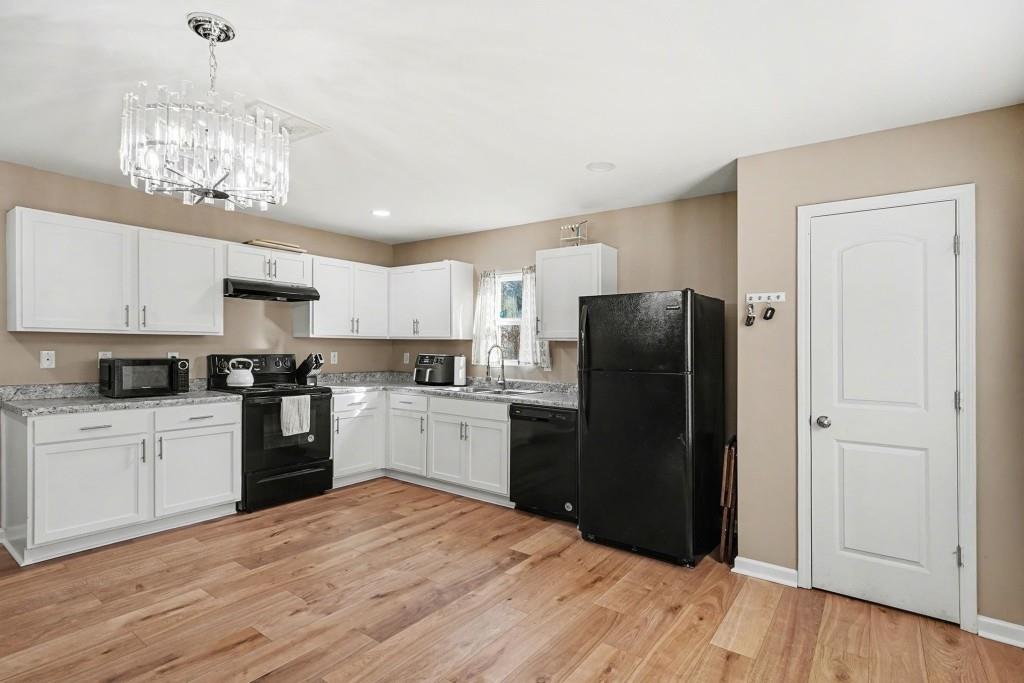 345 Arthurs Lane
