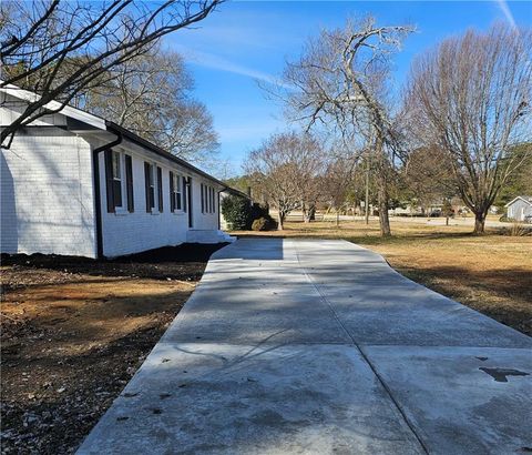 A home in Dacula