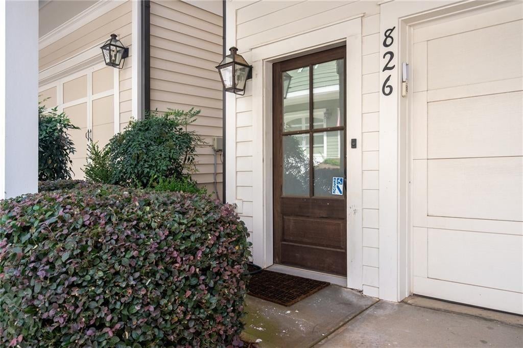826 Grove Bend