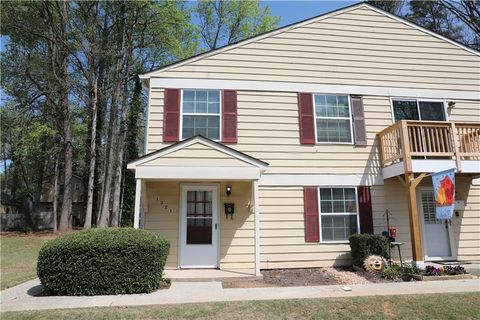 Condo For Sale - 1321 Surrey Lane<br/> Marietta, GA 30008