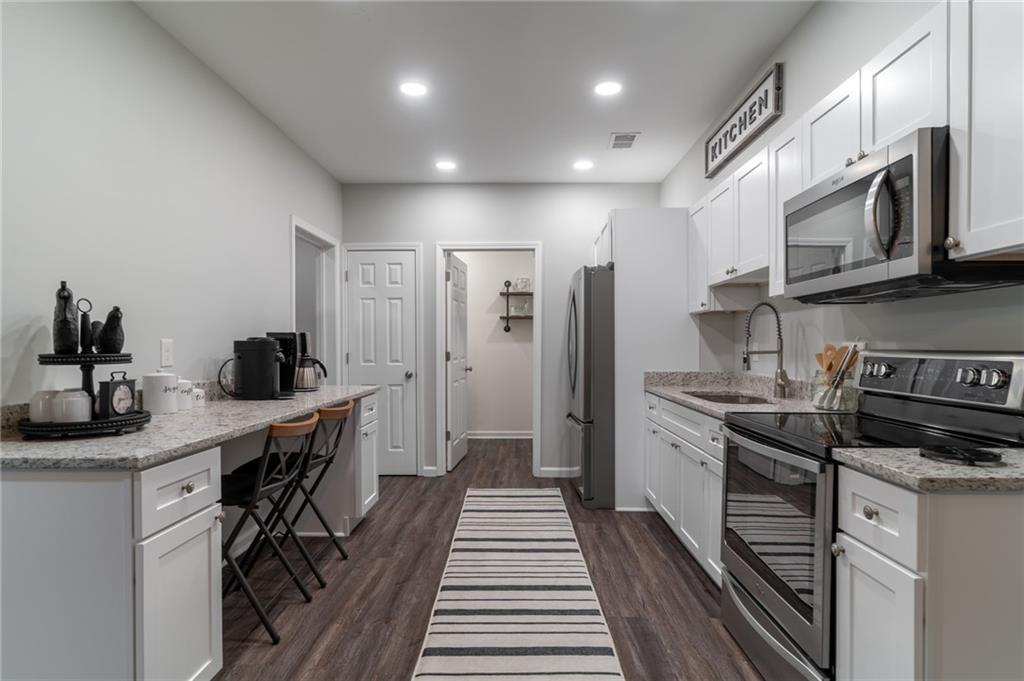 Hickory Manor - Residential