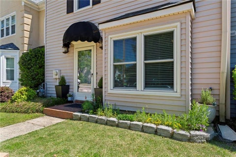 Townhouse For Sale - 573 Salem Woods Drive<br/> Cobb County, Marietta, GA 30067