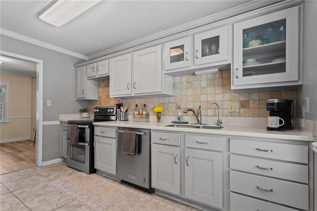 573 Salem Woods Drive SE