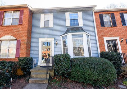 Townhouse For Sale - 6452 Wedgeview Drive<br/> Tucker, GA 30084